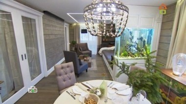 Гостиная, отделенная от столовой настоящим водным царством 15.04.2017