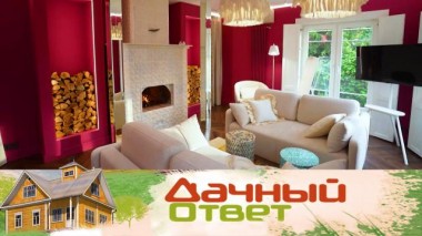 Гостиная в праздничном настроении с наличниками и камином в нарядном камзоле 04.07.2025