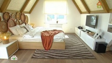 Мансарда с деревом из фанерных реек и окном-балконом 11.10.2014