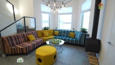 Многоугольная гостиная со множеством дверей и яркой эркерной зоной 28.01.2017