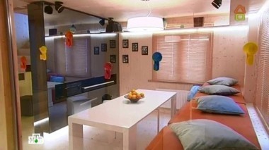 Небольшая гостиная со сложным интерьером и потайной комнатой 28.02.2015