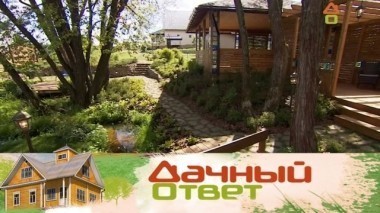 Нестандартный участок с качелями, беседкой и круглым мостом через ручей 09.09.2017