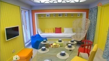 Театральные подмостки и уютный партер в сочной гостиной 08.02.2014