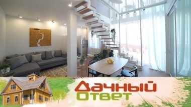 Воздушная и легкая двухэтажная гостиная с пробковым полом и ажурной сеткой 10.02.2019