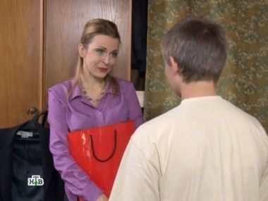 10 лет женщина была домохозяйкой, а когда вышла на работу, брак дал трещину...  20.06.2012