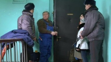 Бабушка выгнала 15-летнюю внучку и ее мать из дома 11.08.2013