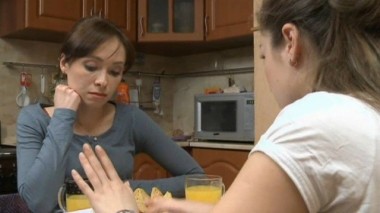 Девушка боится потерять мать и остаться без квартиры 08.06.2013