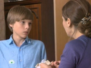 Мать нашла под диваном пакет с деньгами. Откуда у сына-подростка такие накопления? 24.07.2012