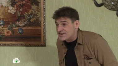 Мужчина живет в одной квартире с бывшей женой и устраивает ей сладкую жизнь 16.02.2014