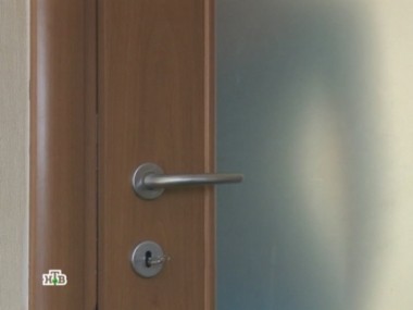 Новый муж обвиняет ее дочь в краже денег 11.04.2012