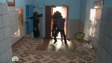 Почему беременная девушка, ставшая жертвой ограбления, во всем винит свою мать? 15.05.2014