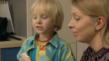 Почему девушка судится с матерью из-за младшего брата? 17.04.2013