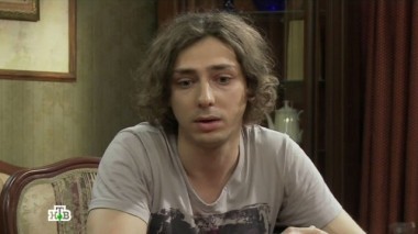 Соседу на голову упал кирпич, а виноватым хотят сделать юношу, наводившего порядок на балконе 23.12.2013