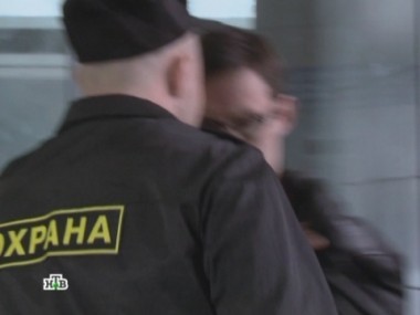 Учителя избили и выбросили из школы. За что?  09.04.2012