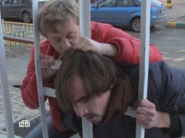 Женщина боится соседа и его собаку-монстра 24.12.2012