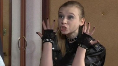 Женщина не заметила, как ее маленькая дочка выросла и стала... настоящим чудовищем! 14.08.2013