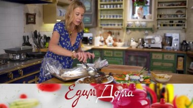 Баранья лопатка в маринаде из розмарина, чеснока и вяленых помидоров, овсяные квадратики с клубничным джемом, летние овощи с горчично-медовым соусом и чипсами из питы 06.06.2025