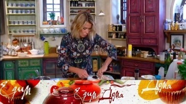 Цыплята с яблоками и хересом, рисовый салат с оливками и малиновые эклеры 26.05.2018