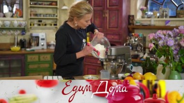 Круглый кекс на айране с шоколадом, суп с запеченным перцем и кокосовым молоком, стейк из тунца 03.02.2023