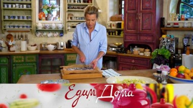 Овсяные батончики с кокосом и клубничным джемом, мясные рулетики в беконе, зеленый салат с чатни из манго 08.09.2023