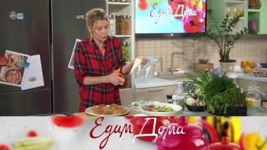 Пончики с вареньем из грецких орехов, салат из нута, кускуса и брокколи, лосось на гриле 24.02.2021