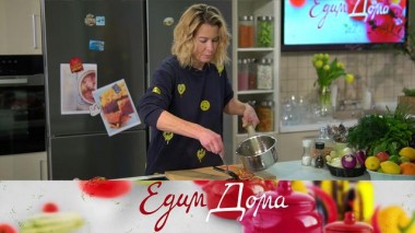 Пряный кекс с джемом, перцы, фаршированные гречкой и орехами, курица в маринаде из йогурта и куркумы 02.04.2021