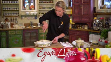 Свиная шейка в луковом соусе, лимонно-миндальный творожник и салат с ветчиной и грейпфрутом 18.03.2022