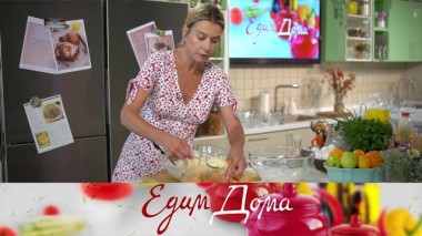 Свинина на шпажках с апельсинами и тимьяном, миндальные маффины, летний салат с редисом и огурцом 09.06.2022