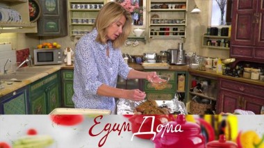 Свиные рульки, запеченные в пряностях, чечевица в красном вине, печенье с глазурью из горького шоколада 03.12.2020