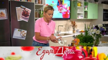 Зеленый суп из латука, руколы и щавеля, овсяное печенье с яблоками и корицей, салат с кальмарами 03.09.2022