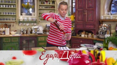 Кекс из поленты с жимолостью и лимонной глазурью, ягнятина, запеченная с розмарином и чесноком, картофельный салат с красной капустой 20.03.2025