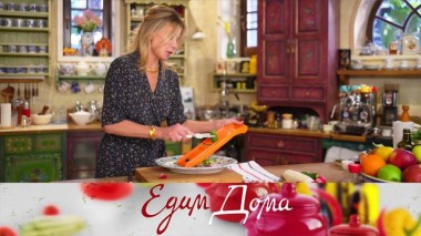 Колбаски, запеченные в сидре с яблоками, пикантный ягодный крамбл, салат из дайкона, огурцов и редиса 30.05.2024