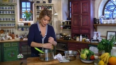 Креветки и кальмары под соусом вьерж, зеленое киноа и медовик 06.05.2017