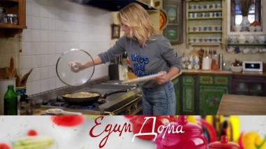 Маффины на овсяных хлопьях с миндалем, тортилья с индейкой, луком и сладким перцем, салат с соусом из голубого сыра 15.02.2024