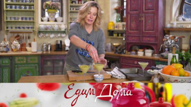 Печенье с анчоусами и пармезаном, фисташковая панна котта, курица в воке с картофелем, помидорами и голубым сыром 06.02.2026