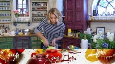 Пирог с орехово-вишневой начинкой, картофельные чипсы с горчичным майонезом и пряный карп в белом вине 28.04.2018