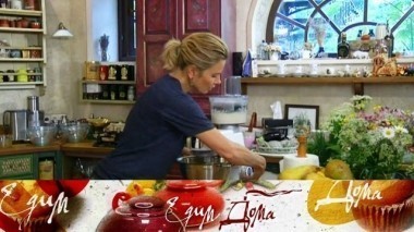 Суп из запеченных помидоров с козьим сыром, тарт татен с грушами и салат из киноа, чечевицы и баклажана 09.09.2017