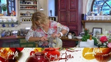 Яблочная шарлотка на сидре, фузилли с козьим сыром и зеленым горошком и телячьи отбивные, запеченные с сыром 21.10.2017