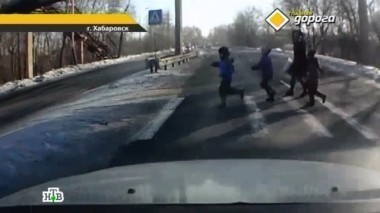 Как ужалил автомобилистов год Змеи, дорогая парковка на рельсах, опасная незамерзайка и привод по полной 28.12.2013