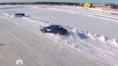 Заносы на заснеженной дороге, гонки с мигалками, езда на трех колесах и Глафира Тарханова за рулем 13.01.2017