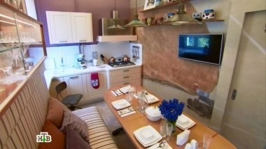 Атмосфера уютного ретро-кафе с большой зоной готовки для маленькой городской кухни 01.10.2016