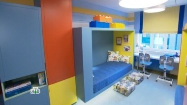 Огромный дом-конструктор со скалодромом и летающими кроватями в детской комнате 10.06.2017