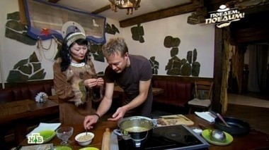 Таштагол: девушки на морозе в купальниках, по следам снежного человека, мясо с лепешками и конкурс от Джона Уоррена 01.03.2014