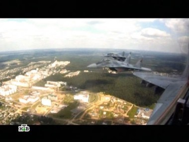 Минуты праздника - годы труда: воздушный парад в небе Минска 07.09.2012