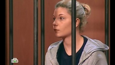 Девушка из корыстных побуждений убила свою мачеху, сбросив ее с 9 этажа 21.07.2016