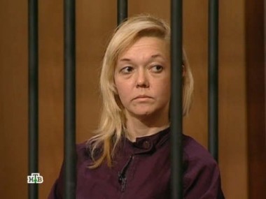 Ее брата затравили в училище, и девушка сама решила отомстить обидчикам... 01.10.2012