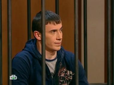 Футбольного фаната обвиняют в убийстве участкового 28.03.2013