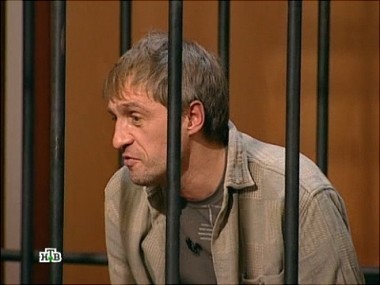 Кто отравил старика и зарубил топором молодую женщину? 02.04.2013