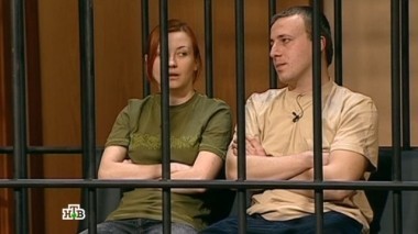 Молодые родители не поделили ребенка с усыновителями и задушили его приемную мать 22.12.2015