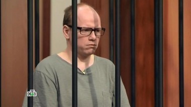 Начинающий киллер с третьей попытки убил бизнесмена, задушив его на пороге квартиры 02.04.2017